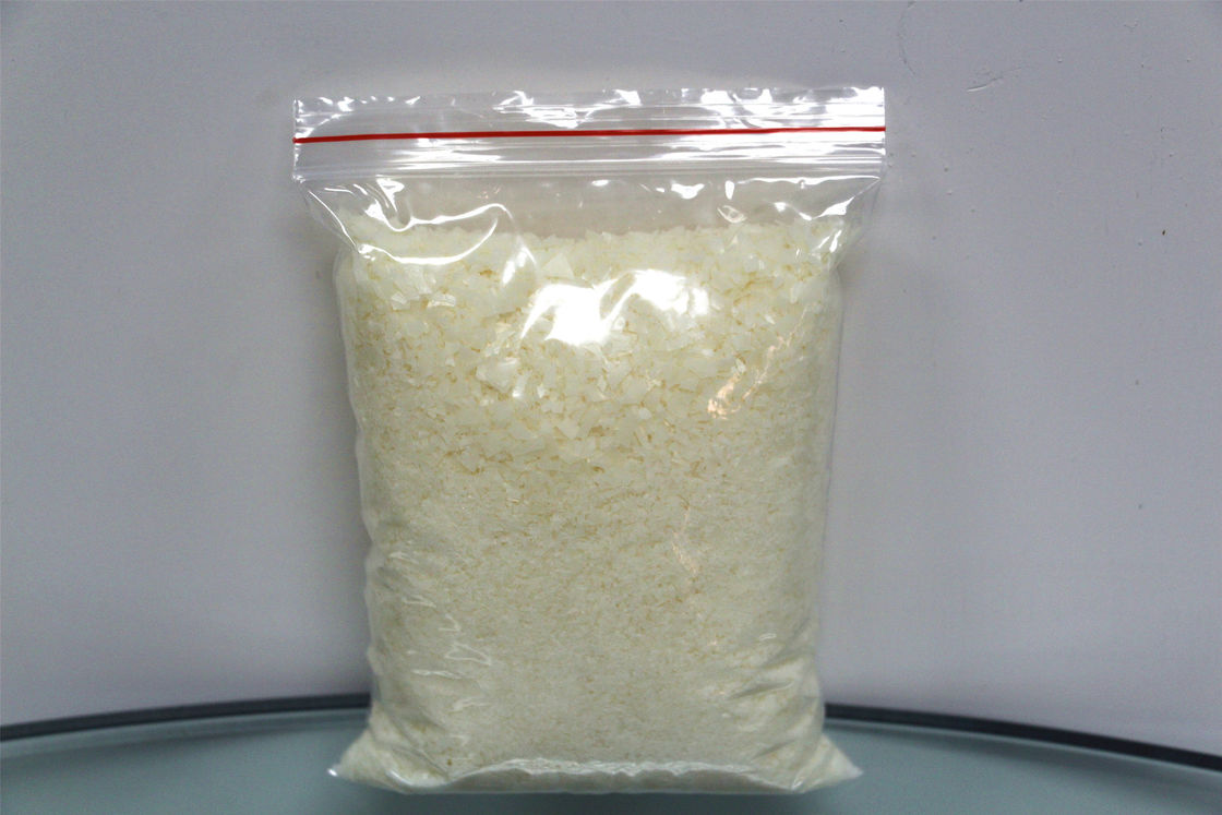 Multifunctional Instant Dissolving Cationic Softener Flakes , Cold Water Type