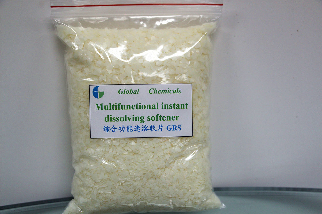 Multifunctional Instant Dissolving Cationic Softener Flakes , Cold Water Type