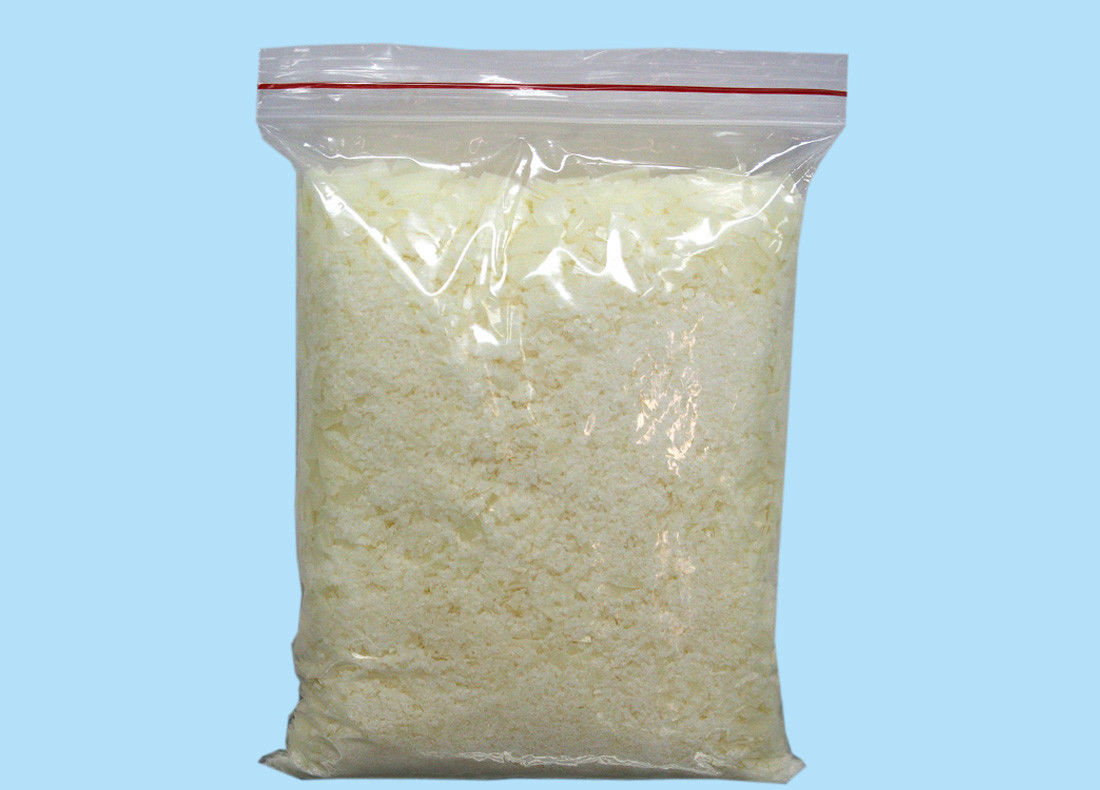 Cationic Dyeing House Softener Flakes Hot Water Soluble For Textile Finishing