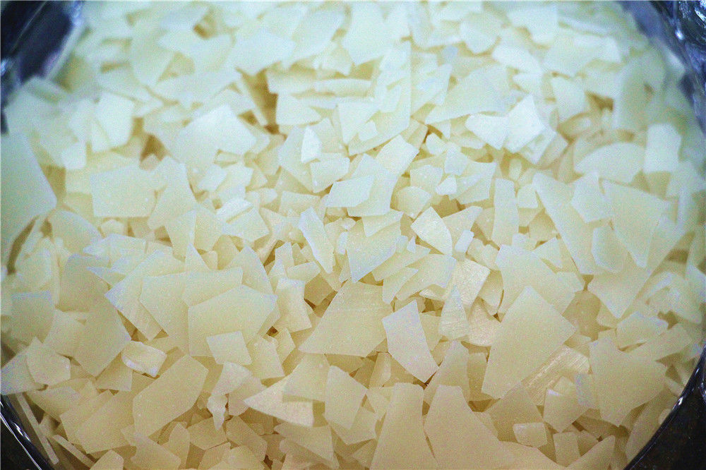 Low Yellowing Eco - Friendly AEEA Free Softener Flakes Hot Water Soluble